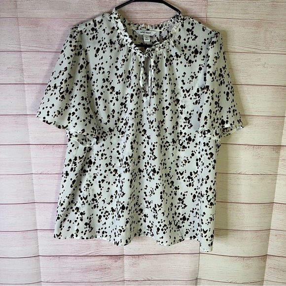 Nine West Tops - Nine West Animal Print Colors Tie Front Ruffle Neck Blouse Size XL
